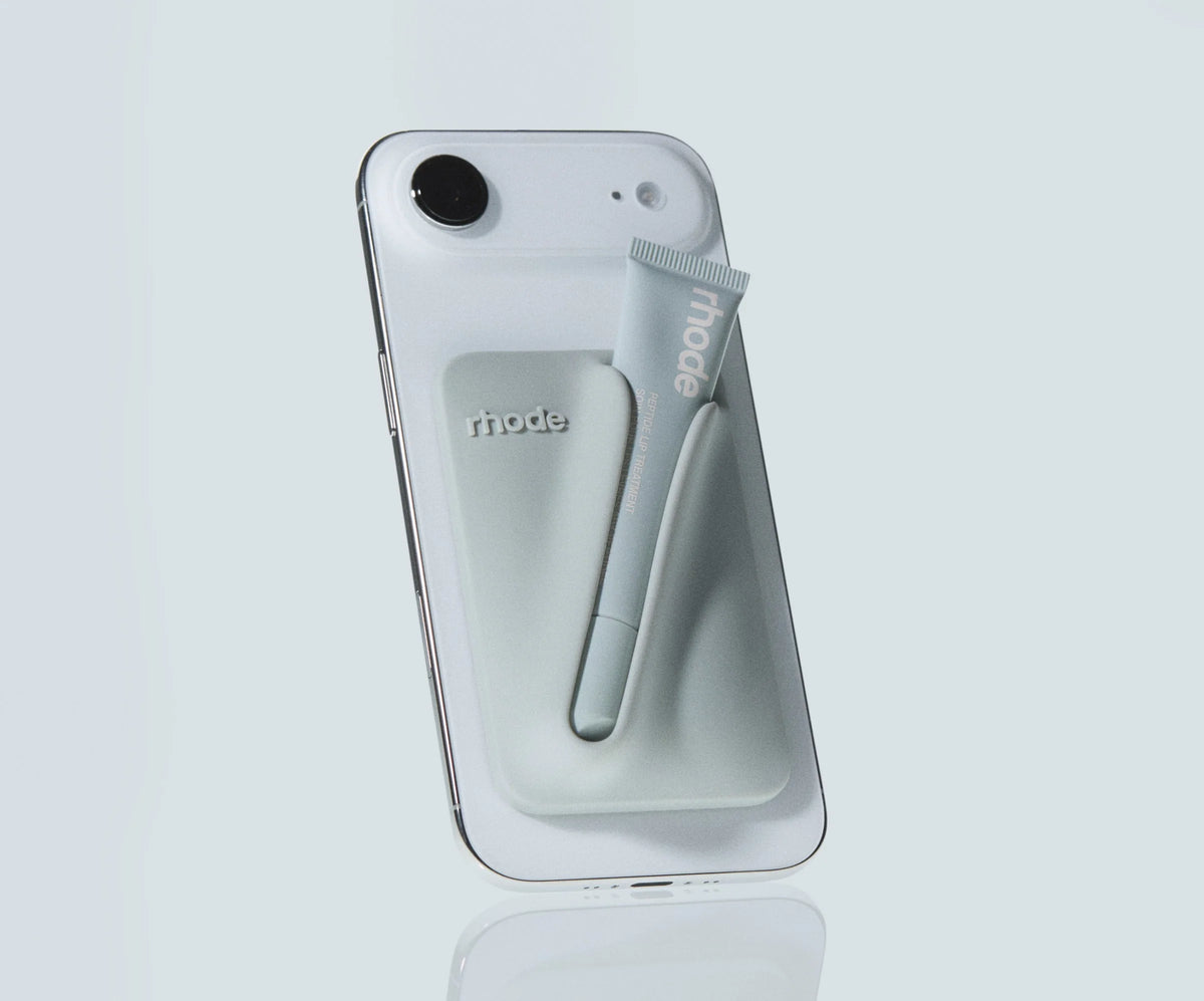 Lip holder with MagSafe
